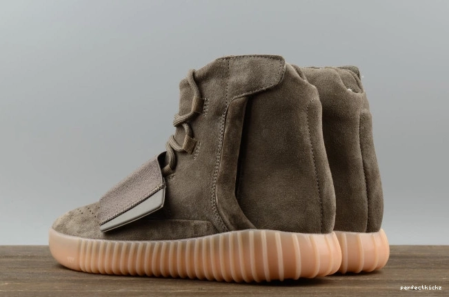 adidas Light Boost BY2456 750 Yeezy Brown 0820